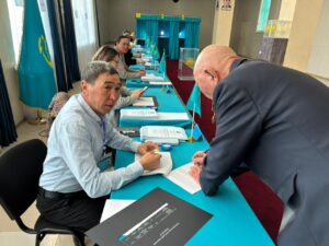 В КАЗАХСТАНЕ ПРОХОДИТ РЕФЕРЕНДУМ ПО НОВОЙ КОНСТИТУЦИИ