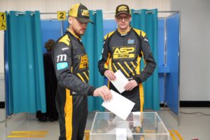 В КАЗАХСТАНЕ ПРОХОДИТ РЕФЕРЕНДУМ ПО НОВОЙ КОНСТИТУЦИИ