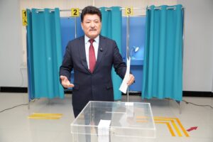 В КАЗАХСТАНЕ ПРОХОДИТ РЕФЕРЕНДУМ ПО НОВОЙ КОНСТИТУЦИИ