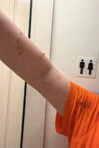 ПАССАЖИРКА ПОЕЗДА ОКАЗАЛАСЬ В ЦЕНТРЕ ИНЦИДЕНТА: ДЕТАЛИ, КОТОРЫЕ ШОКИРУЮТ